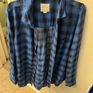 American Eagle Outfitters Women’s flannel Navy Checkered boyfriend fit Shirt